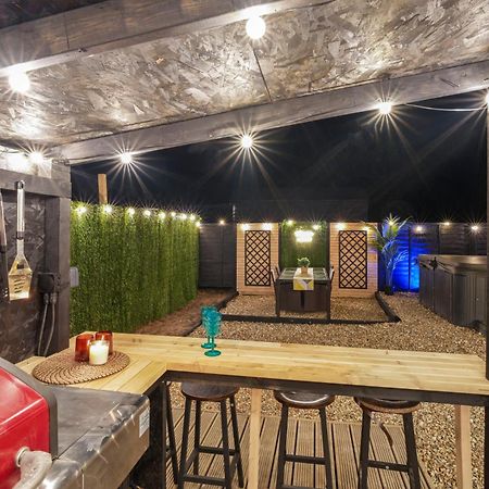 The Lodge At The Outside Inn Mountfield エクステリア 写真
